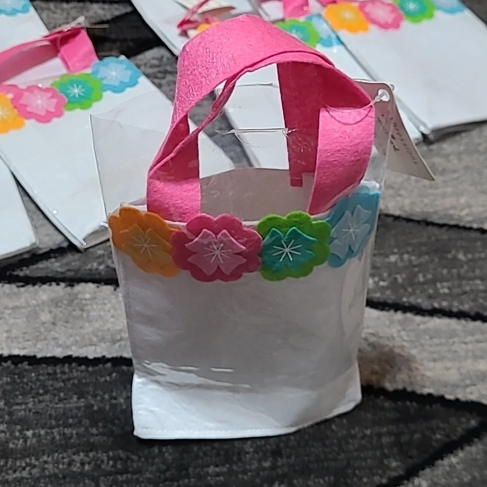 HALLMARK EXPRESSIONS FLOWERS 💐 TOP FELT FABRIC REUSABLE LOT 8 BAGS
